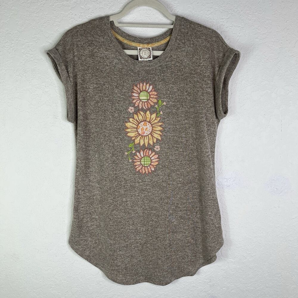 True Self Knit Tan Rolled Short Sleeve knit Blouse Size M patchwork Embroidered